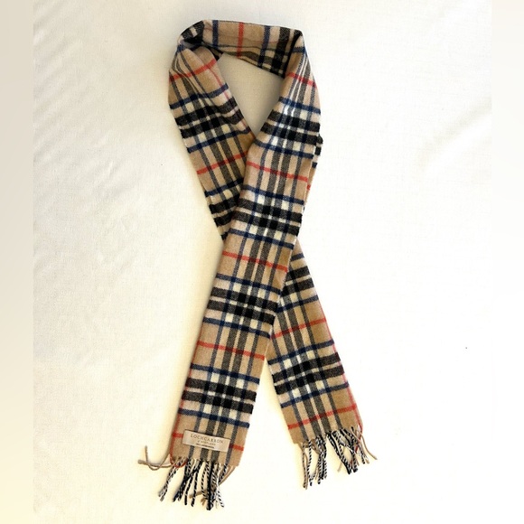 Lochcarron of Scotland Women’s Lambswool Scarf - Picture 13 of 13